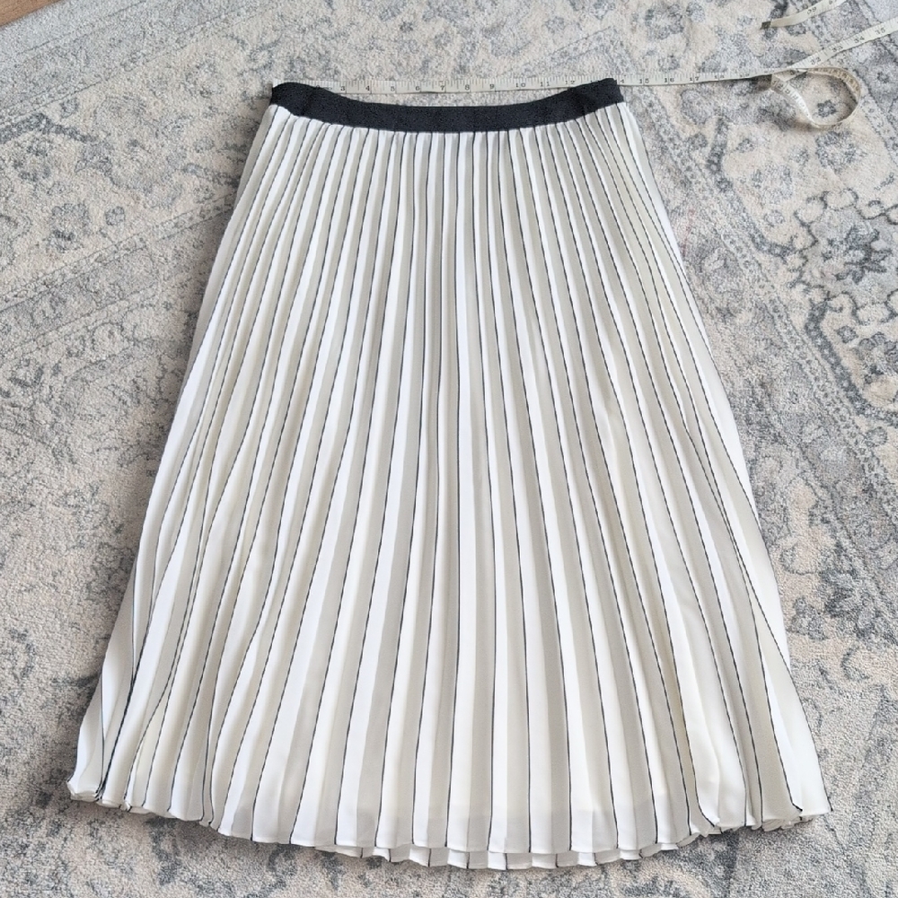 WHBM Pleated White Midi Skirt with Black MP